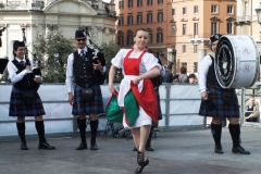Esibizione scozzese ai Fori Imperiali con la City of Rome Pipe Band